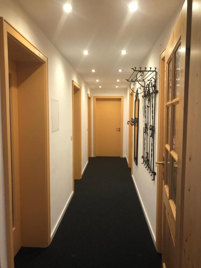 Gaestehaus U Ferienwohnungen Veronika Incl Fruehstuecksbuffet Und Koenigscard Mit 200 Kostenlosen Attraktionen Unterammergau Εξωτερικό φωτογραφία