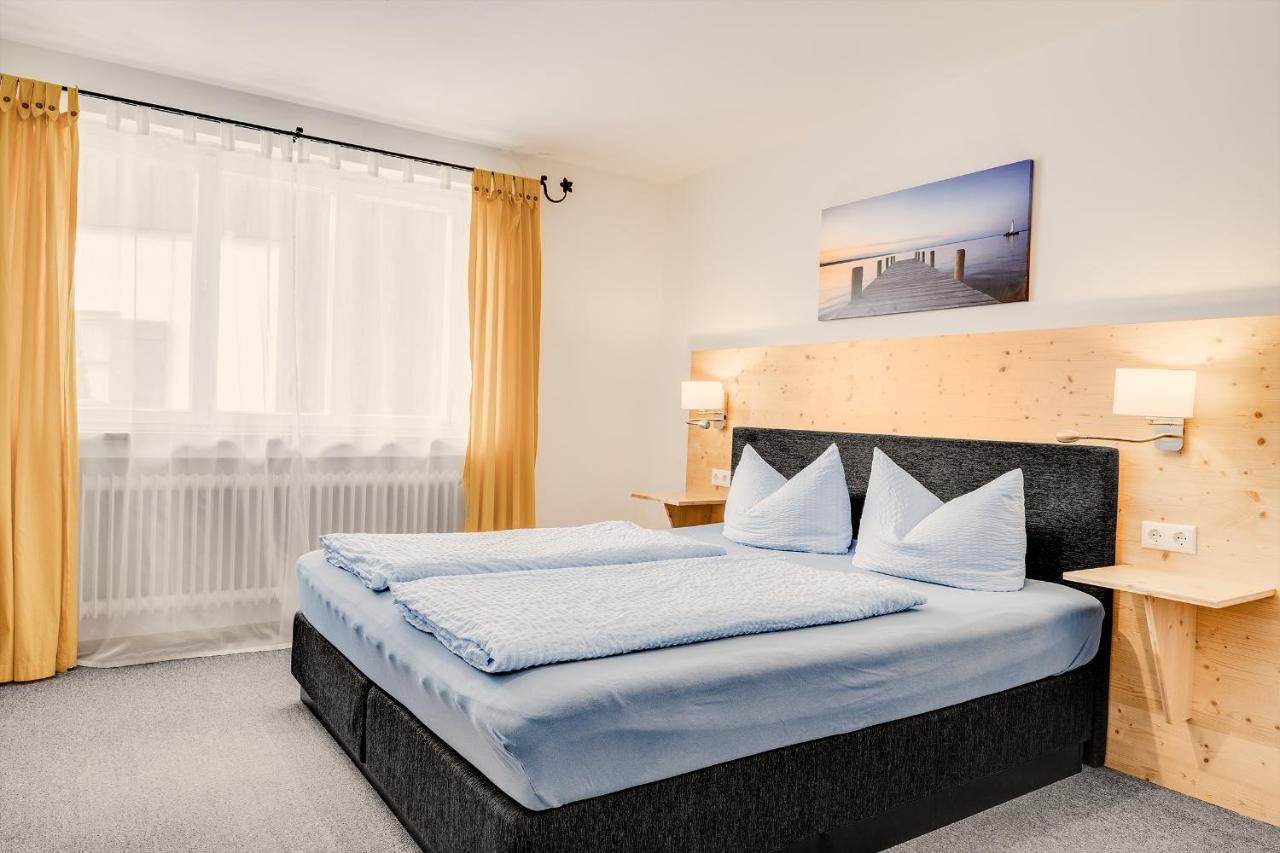 Gaestehaus U Ferienwohnungen Veronika Incl Fruehstuecksbuffet Und Koenigscard Mit 200 Kostenlosen Attraktionen Unterammergau Εξωτερικό φωτογραφία