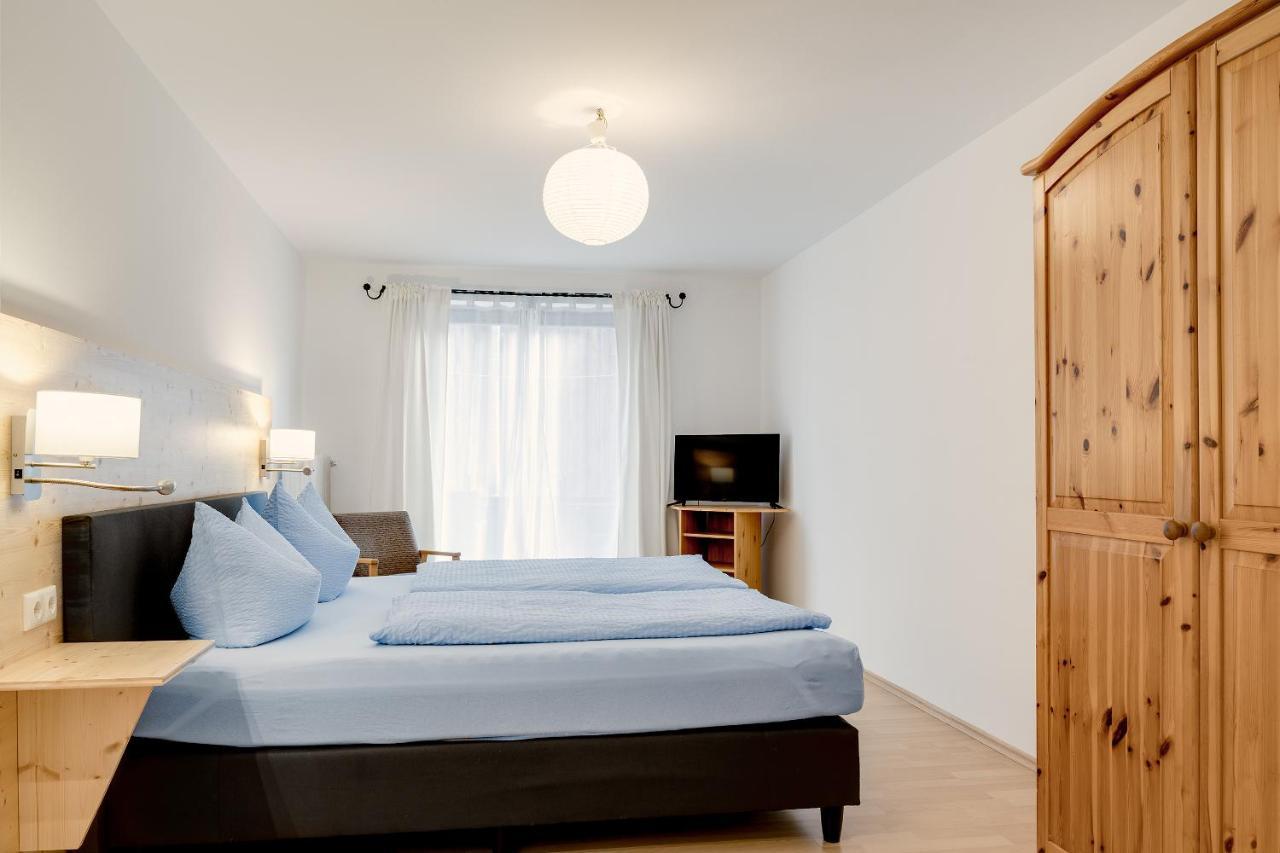 Gaestehaus U Ferienwohnungen Veronika Incl Fruehstuecksbuffet Und Koenigscard Mit 200 Kostenlosen Attraktionen Unterammergau Εξωτερικό φωτογραφία