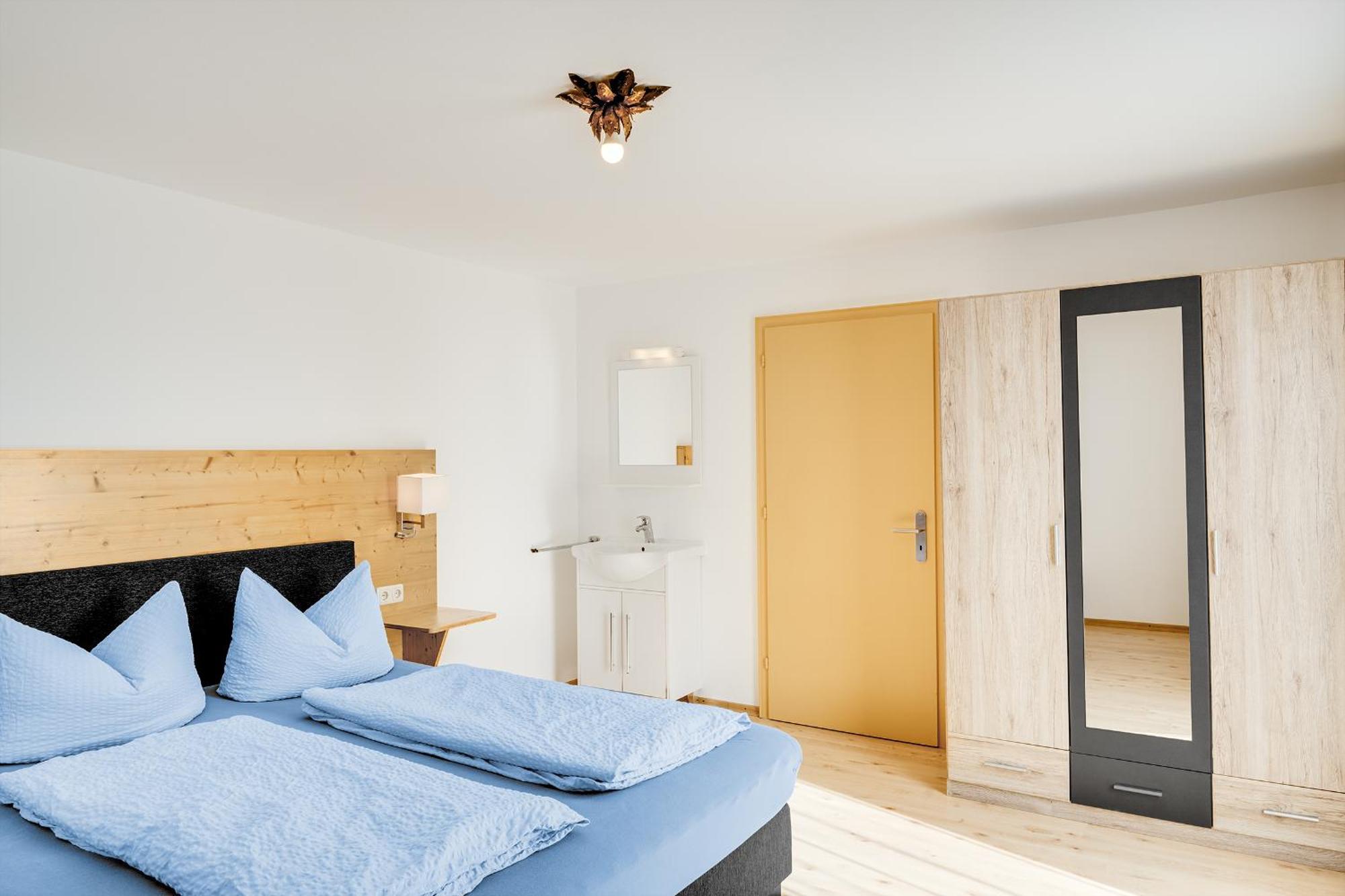 Gaestehaus U Ferienwohnungen Veronika Incl Fruehstuecksbuffet Und Koenigscard Mit 200 Kostenlosen Attraktionen Unterammergau Εξωτερικό φωτογραφία