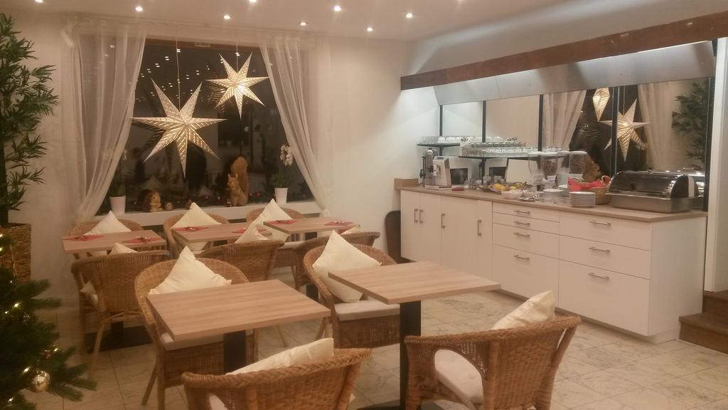 Gaestehaus U Ferienwohnungen Veronika Incl Fruehstuecksbuffet Und Koenigscard Mit 200 Kostenlosen Attraktionen Unterammergau Εξωτερικό φωτογραφία