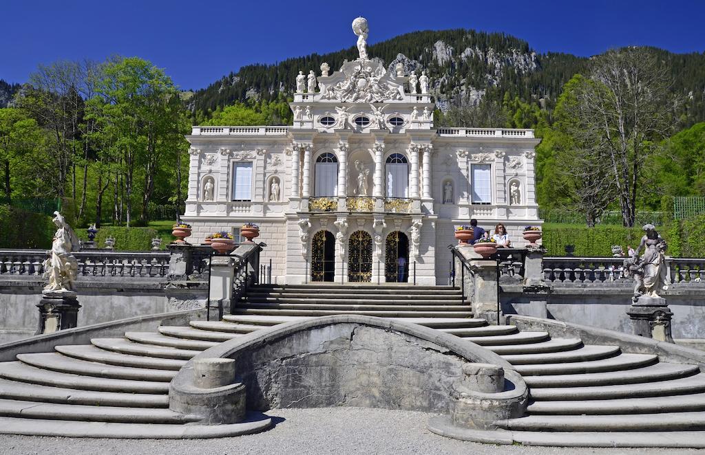 Gaestehaus U Ferienwohnungen Veronika Incl Fruehstuecksbuffet Und Koenigscard Mit 200 Kostenlosen Attraktionen Unterammergau Εξωτερικό φωτογραφία