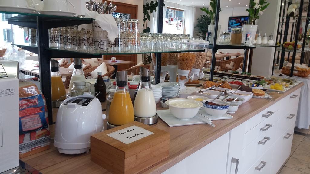 Gaestehaus U Ferienwohnungen Veronika Incl Fruehstuecksbuffet Und Koenigscard Mit 200 Kostenlosen Attraktionen Unterammergau Εξωτερικό φωτογραφία