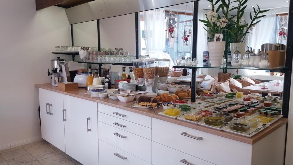 Gaestehaus U Ferienwohnungen Veronika Incl Fruehstuecksbuffet Und Koenigscard Mit 200 Kostenlosen Attraktionen Unterammergau Εξωτερικό φωτογραφία